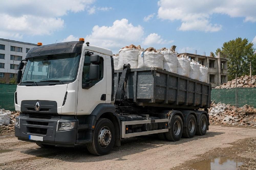 Șantierele moderne au nevoie de organizare rapidă: de ce transportul corect al molozului poate salva timp și bani transport-moloz-3